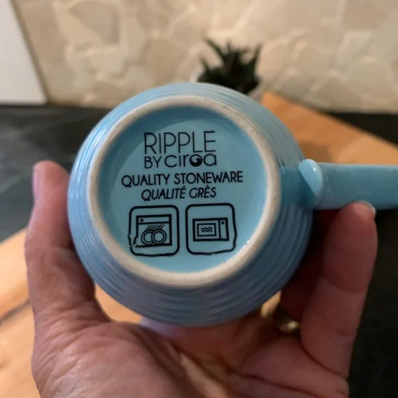 CIROA | Ripple Turquoise Creamer - Picture 4 of 8